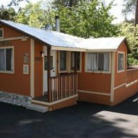 Sleepy Hollow Cabins And Hotel Crestline Exterior photo