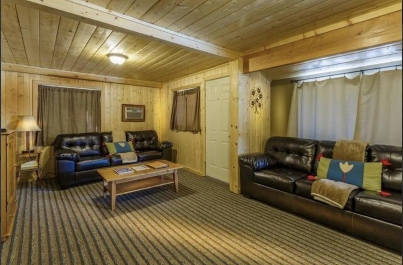 Sleepy Hollow Cabins And Hotel Crestline Exterior photo