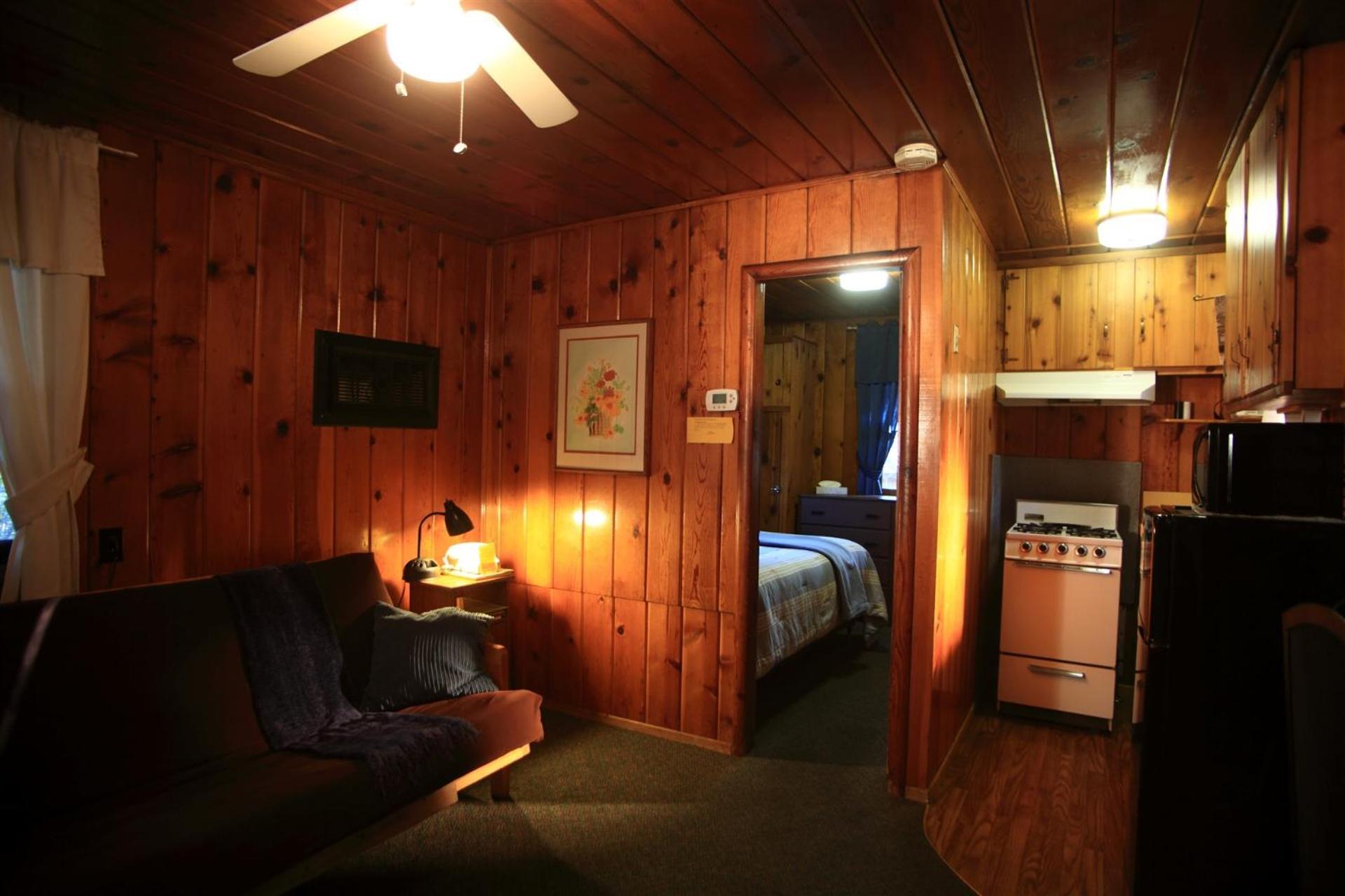 Sleepy Hollow Cabins And Hotel Crestline Exterior photo