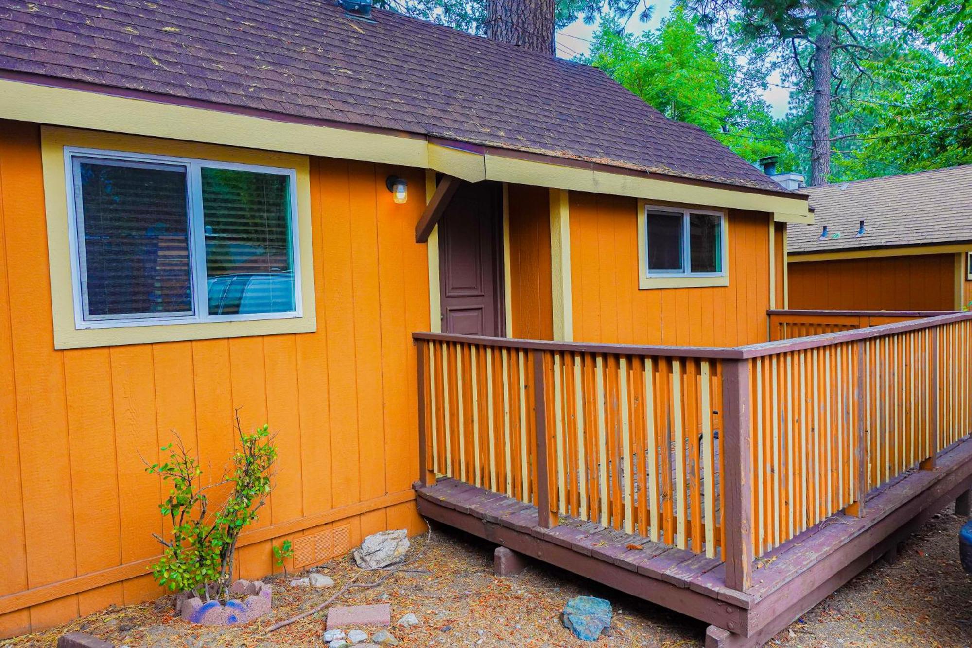 Sleepy Hollow Cabins And Hotel Crestline Exterior photo