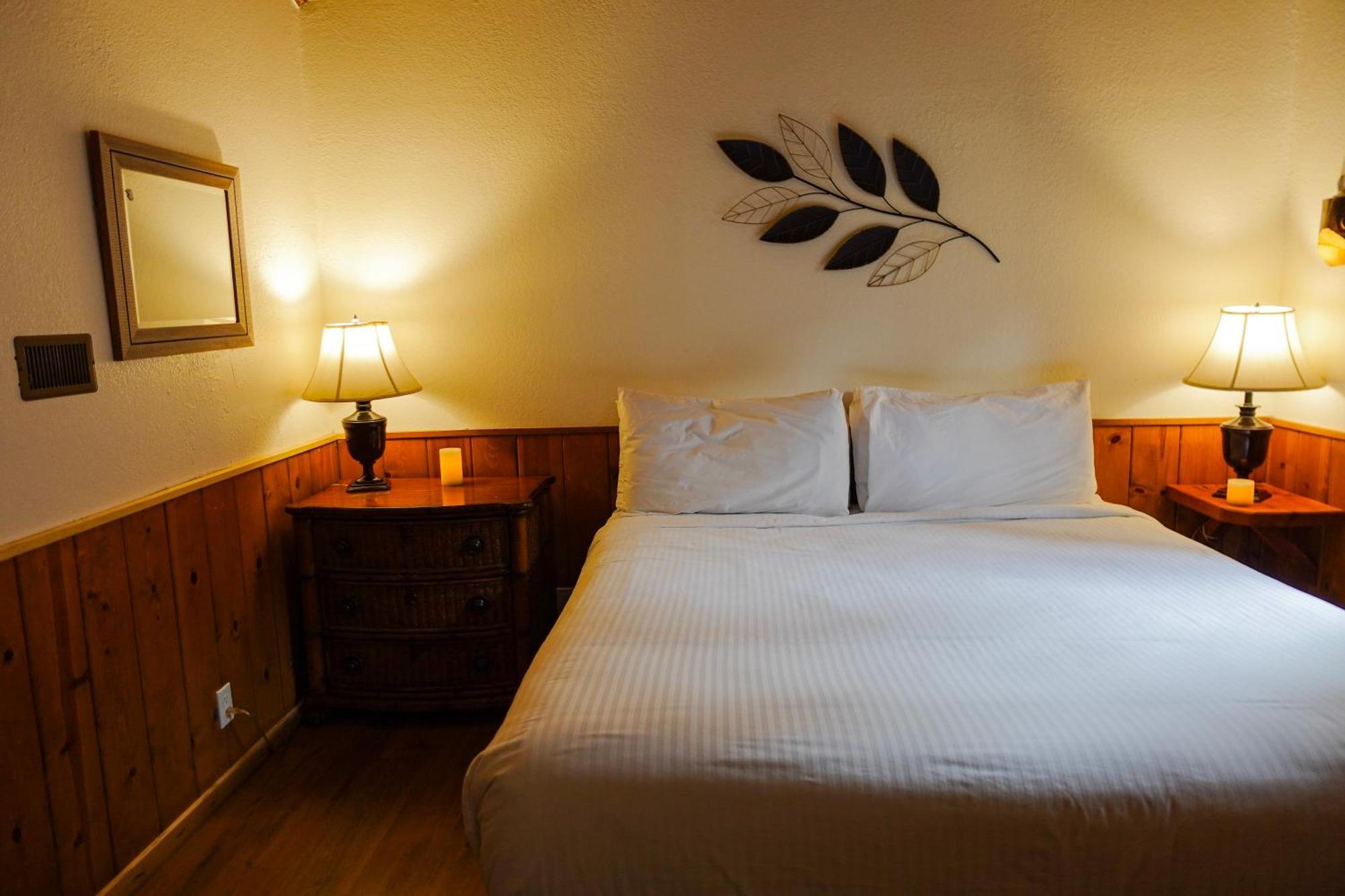Sleepy Hollow Cabins And Hotel Crestline Exterior photo