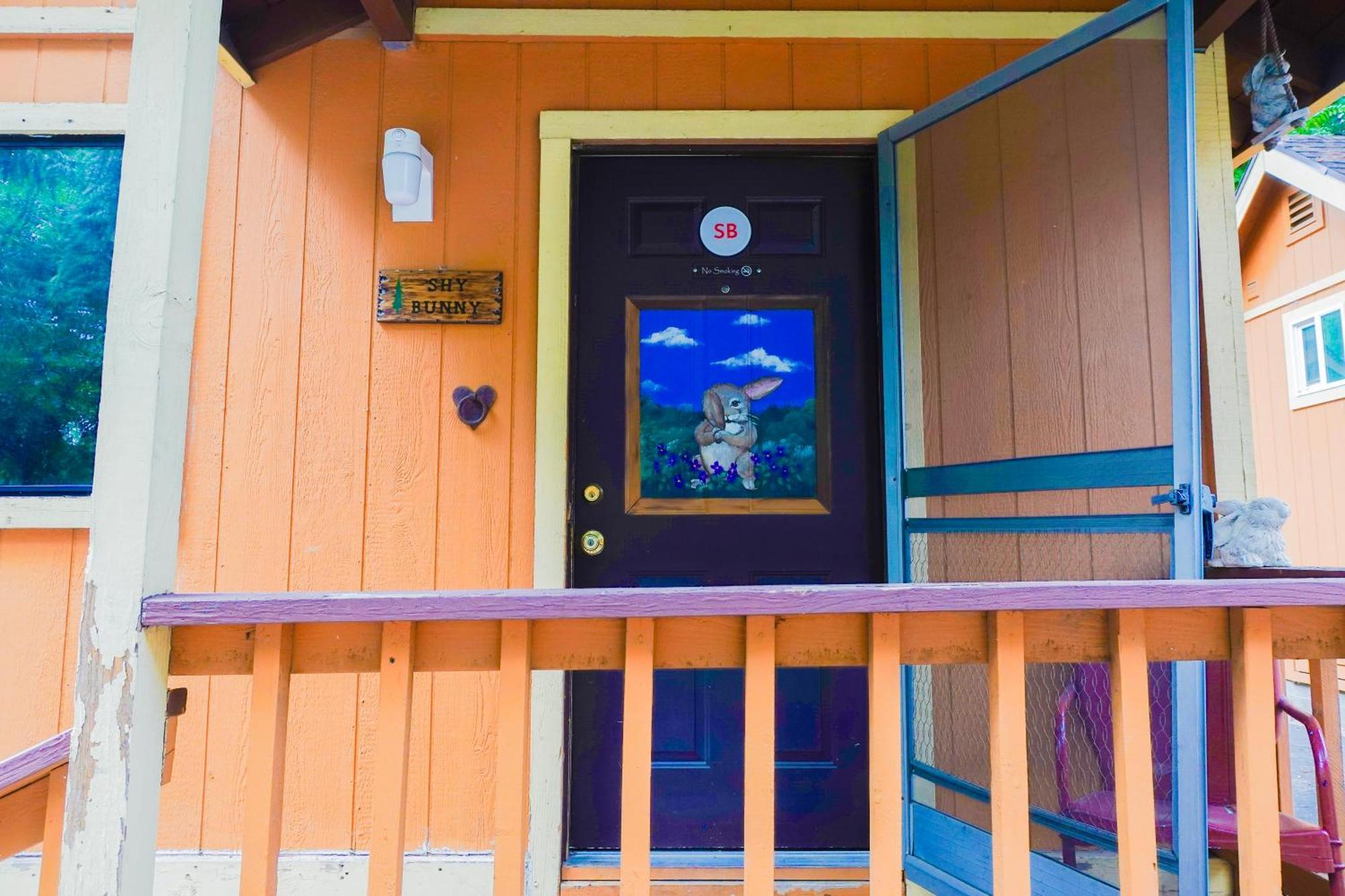 Sleepy Hollow Cabins And Hotel Crestline Exterior photo