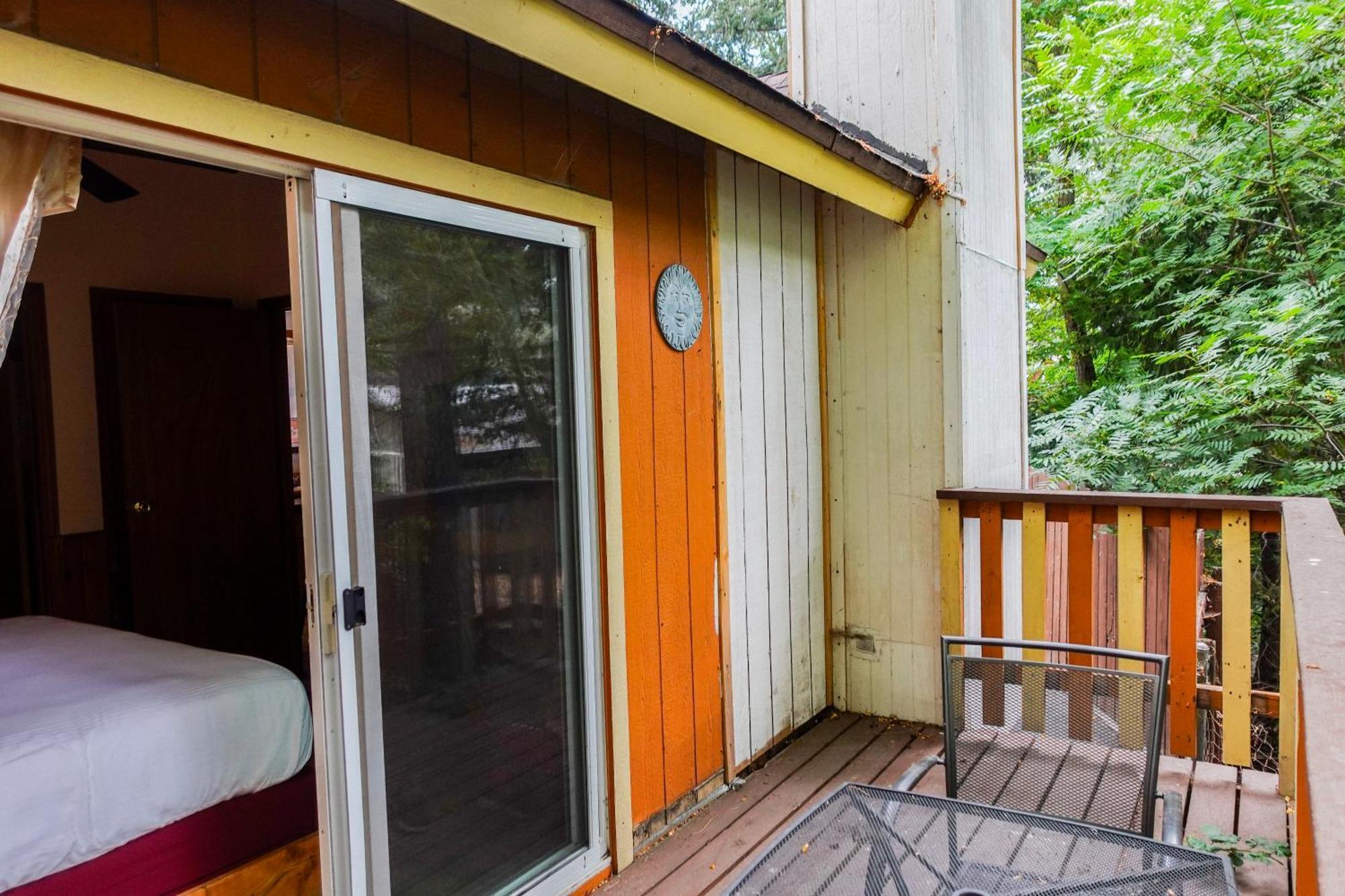 Sleepy Hollow Cabins And Hotel Crestline Exterior photo