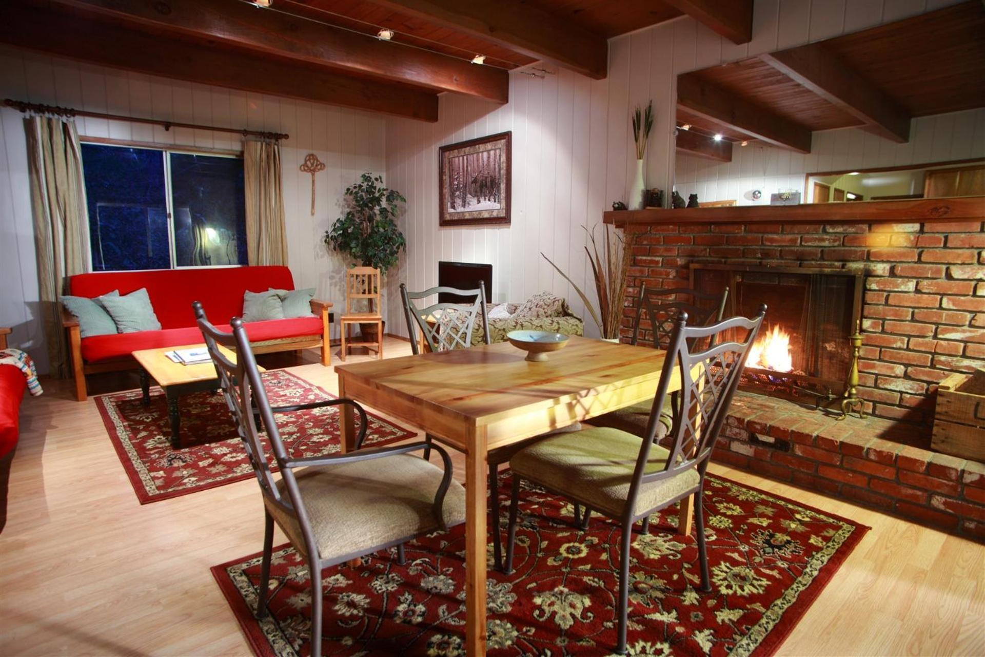 Sleepy Hollow Cabins And Hotel Crestline Exterior photo