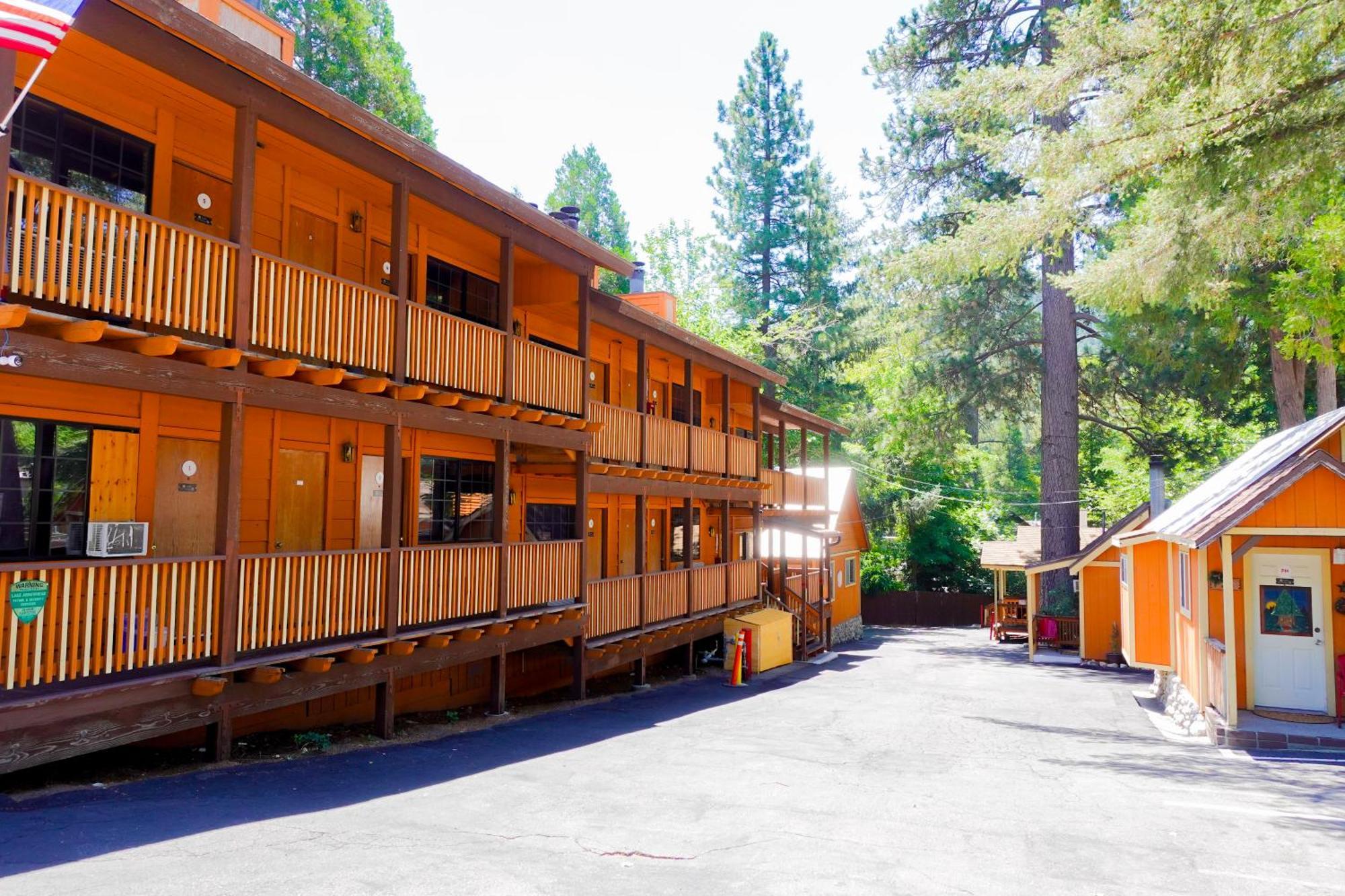 Sleepy Hollow Cabins And Hotel Crestline Exterior photo